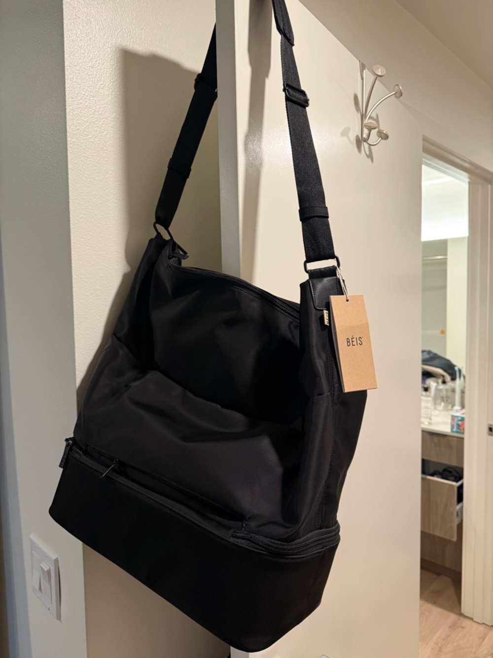 BÉIS The Day Dripper Nylon Tote Crescent Weekender - Picture 3 of 4